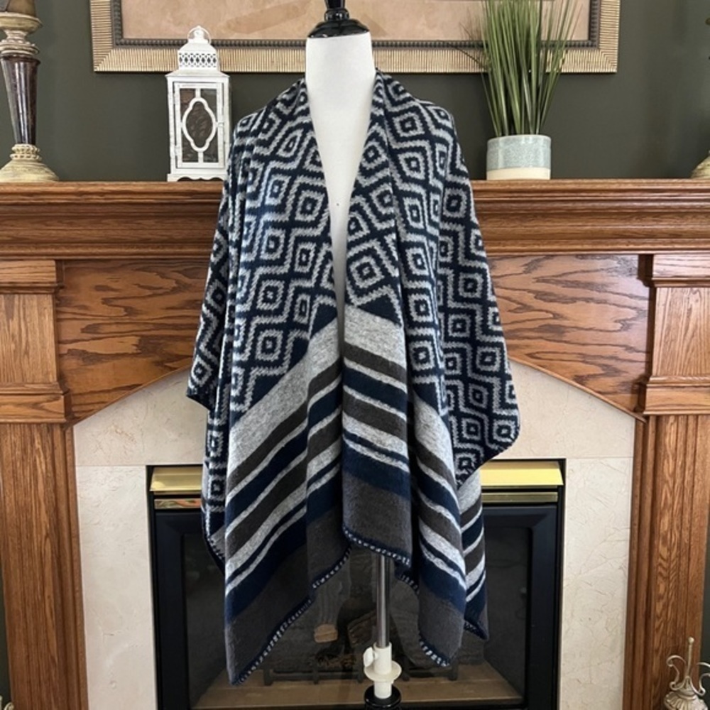 Geometric Print Women's‎ Shawl Poncho Wrap Sz. OS